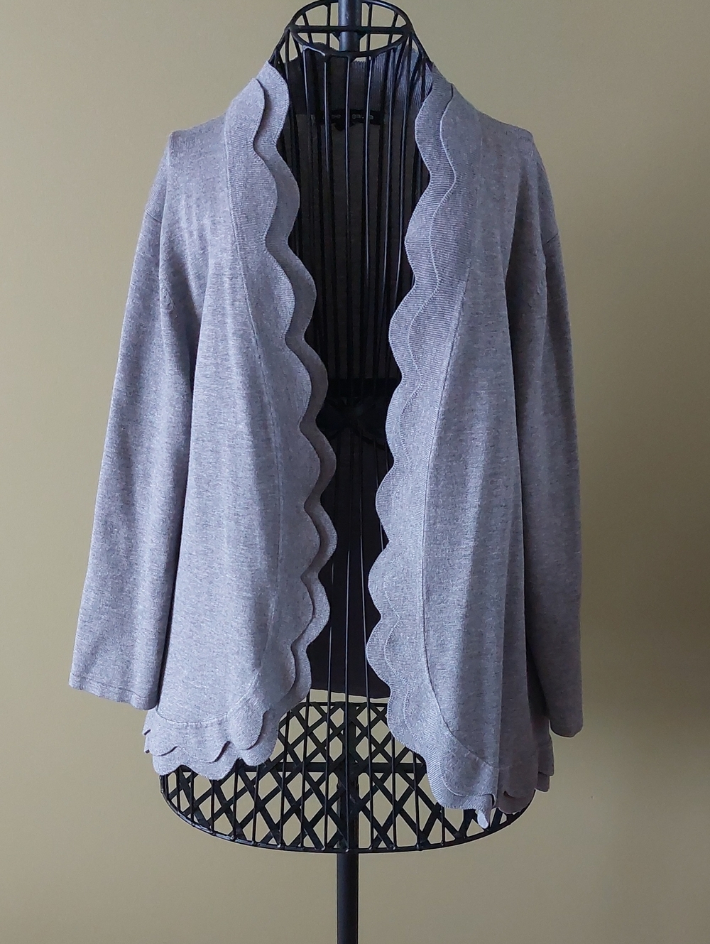 Cable & Gauge Gray Scalloped Open Cardigan